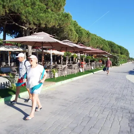 Seafront With A Cozy Garden Golem فيلة *