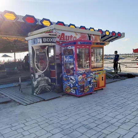 فيلة Seafront With A Cozy Garden Golem غوليم