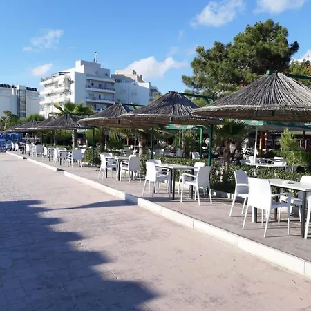 فيلة Seafront With A Cozy Garden Golem غوليم