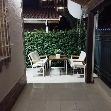 فيلة Seafront With A Cozy Garden Golem غوليم